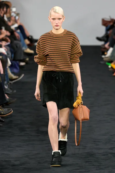 Look 30